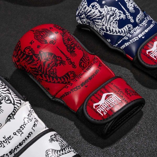 Рукавиці для ММА Phantom Muay Thai Red S/M PHMMAG2705-SM фото