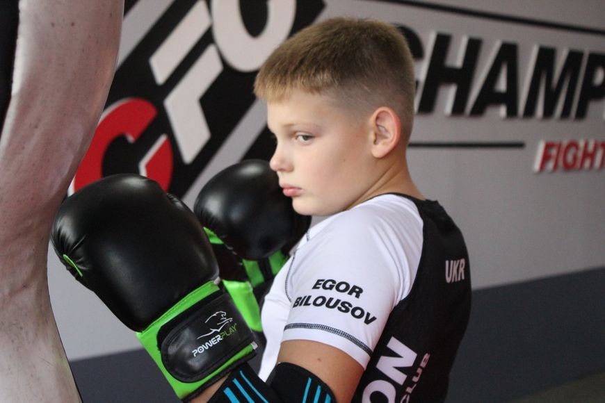 Боксерські рукавиці PowerPlay 3004 JR Classic Чорно-Зелені 8 унцій PP_3004JR_8oz_Black/Green фото