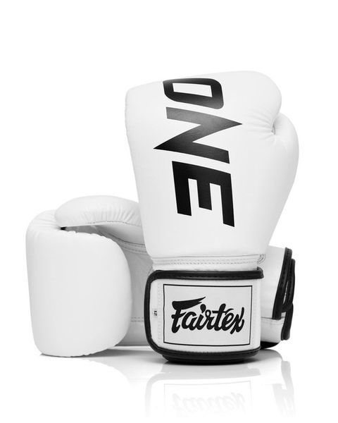 Боксерські рукавиці Fairtex BGV1-ONE (натуральна шкіра) White 14 унцій (бинти в комплекті) BGV1-ONE_14oz_White фото