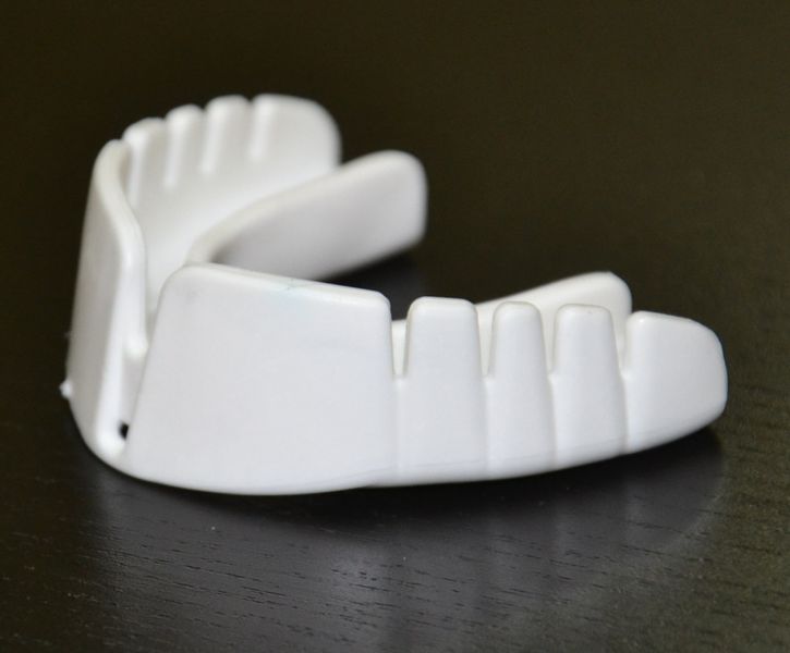 Капа OPRO Snap-Fit UFC дитяча (вік до 10) White (ufc.002263002) SN_JR_UFC_White фото